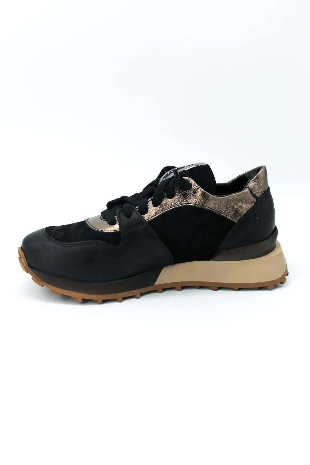 Andia Fora - Women's Ruffle Sneaker