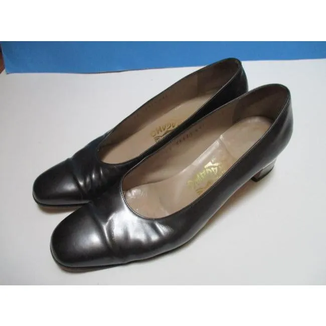 Salvatore Ferragamo Pewter Gray Gunstock Square Almond Toe Low Pumps Size Us