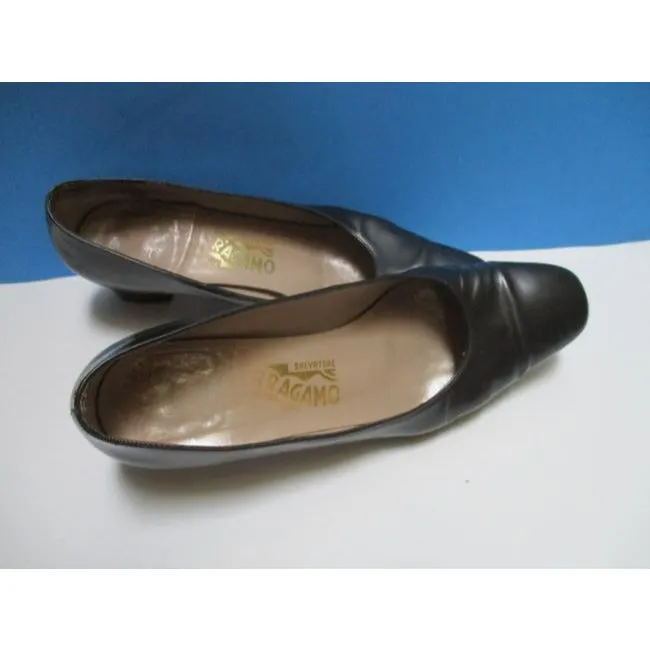 Salvatore Ferragamo Pewter Gray Gunstock Square Almond Toe Low Pumps Size Us