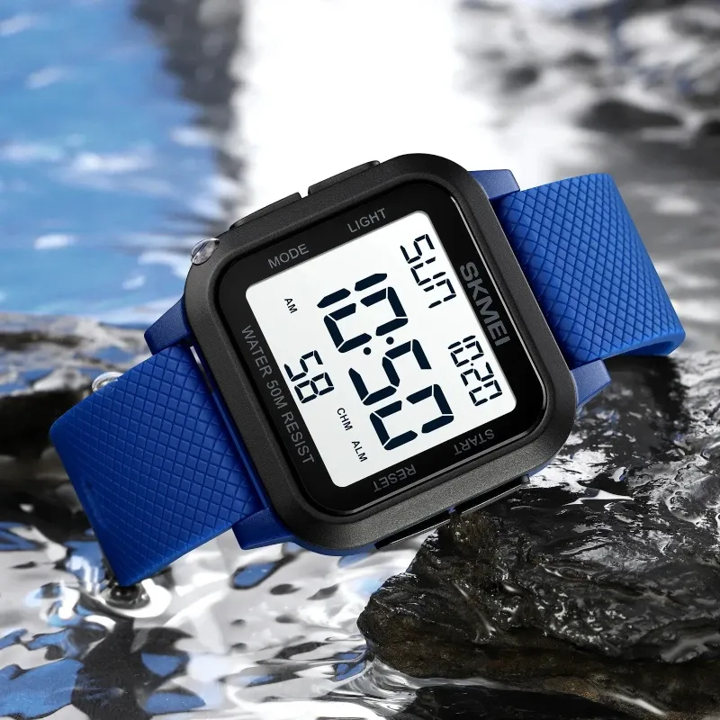 SKMEI 1894 unisex digital sports digital watch with a dark dial, Green